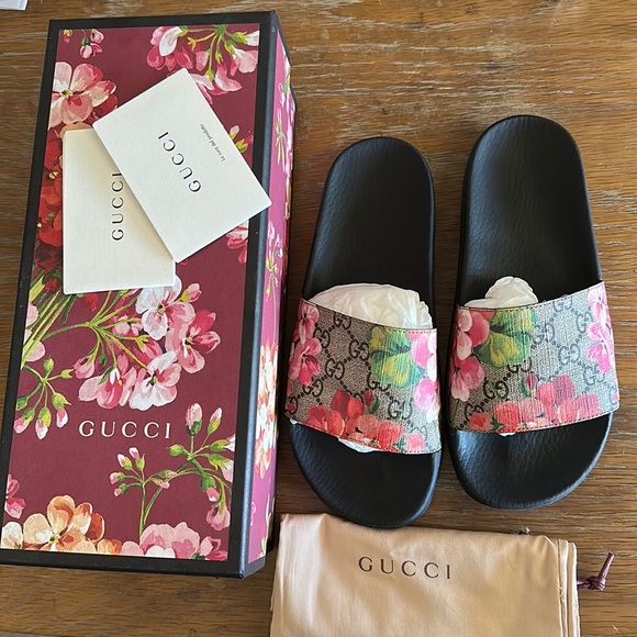 Gucci Shoes Authentic Gucci Bloom Slides Size 8 Poshmark